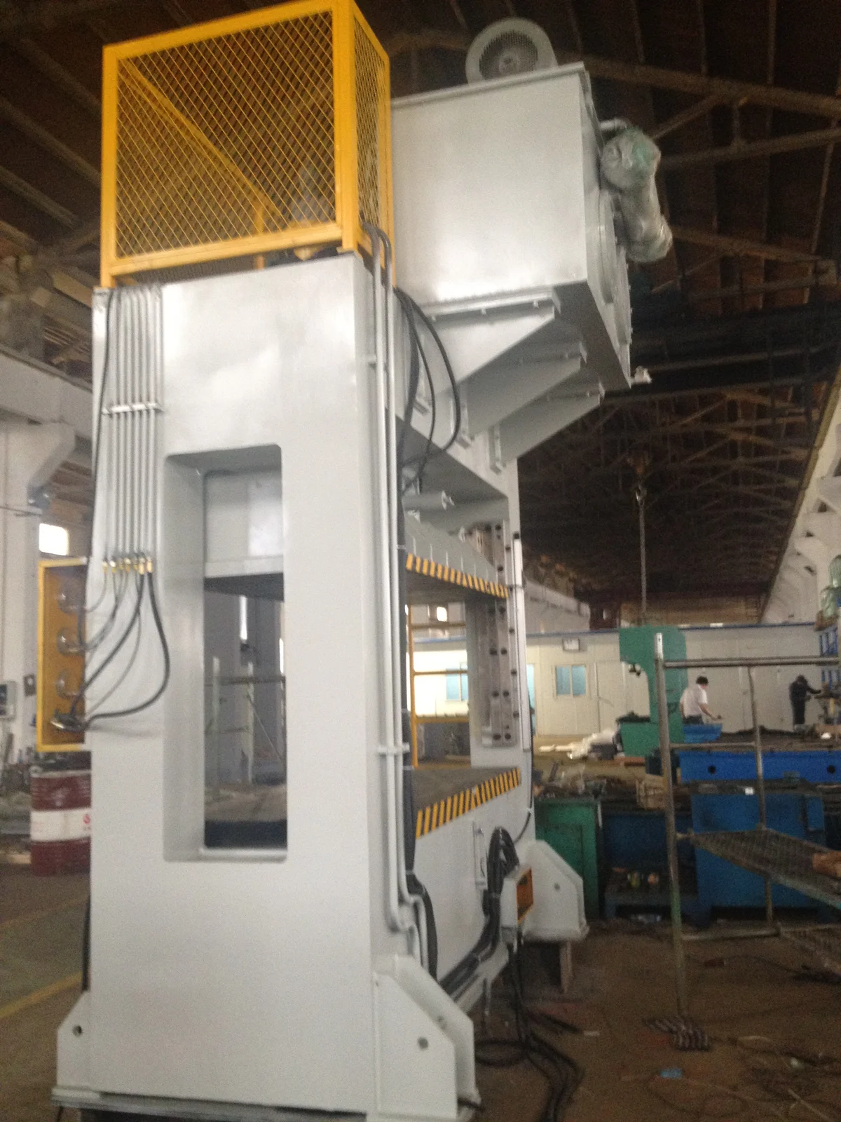 Heavy duty four column hydraulic press structure