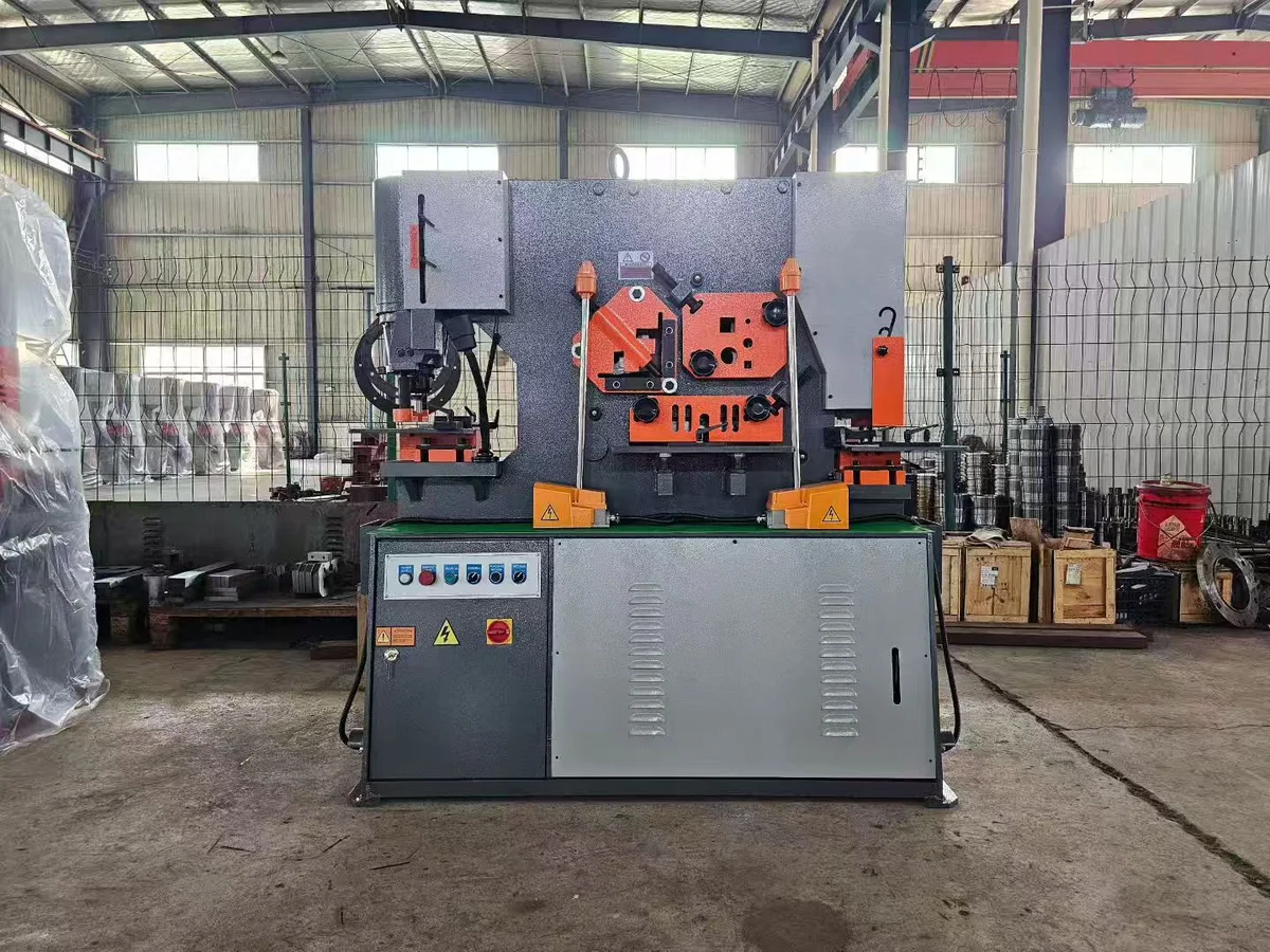 Hydraulic dual-cylinder ironworker machine with active punching and shearing stations